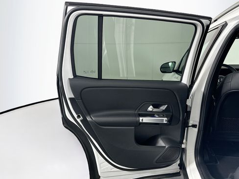 Used 2025 Mercedes-Benz GLB 250 image 26