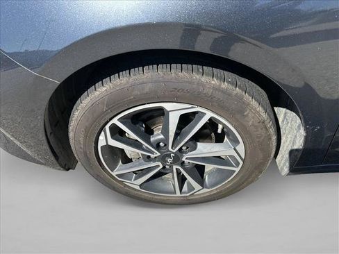 Used 2024 Kia Forte LXS FWD image 9