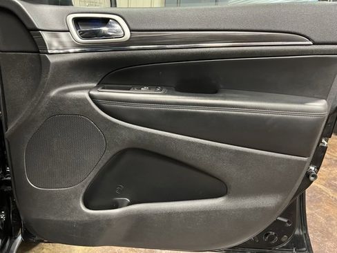 Used 2022 Jeep Grand Cherokee Limited image 26