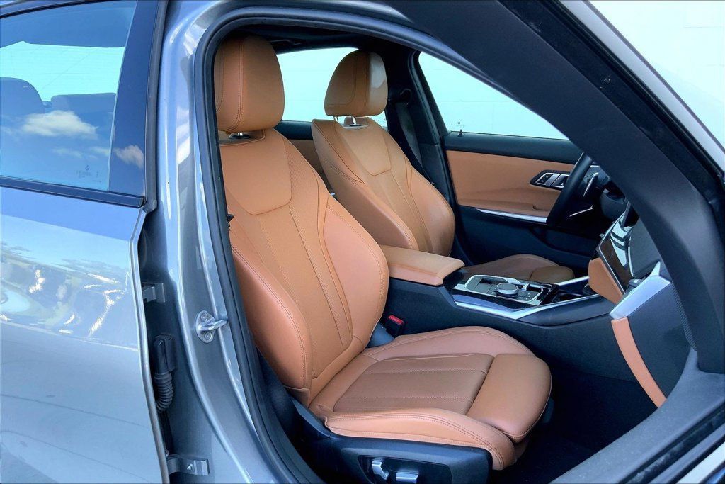 Used 2023 BMW 330i Sedan w/ Parking Assistance Package RWD image 8