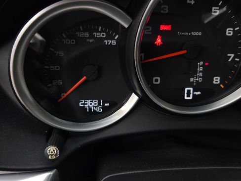 Used 2018 Porsche 718 Boxster Base image 25