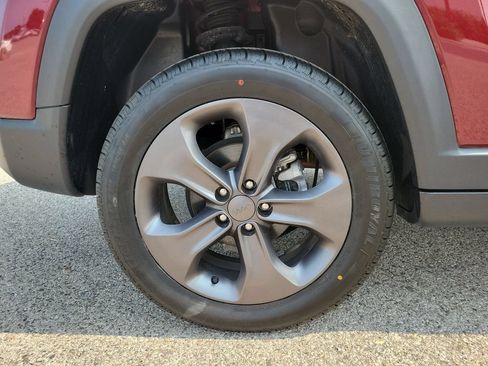Used 2022 Jeep Compass Latitude w/ Sun and Sound Group AWD/4WD image 5