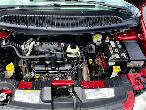 Used 2005 Chrysler Town & Country w/ Popular Equipment Group I FWD image 10