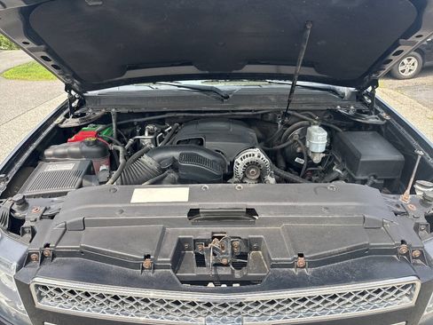 Used 2013 Chevrolet Suburban LTZ AWD/4WD image 22