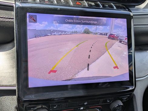 Used 2024 Jeep Grand Cherokee Limited image 18