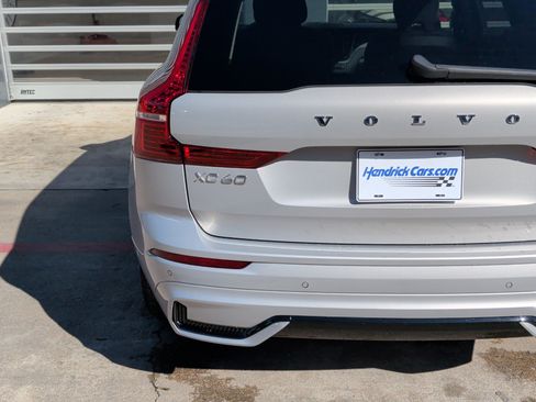 Used 2025 Volvo XC60 B5 Plus image 16