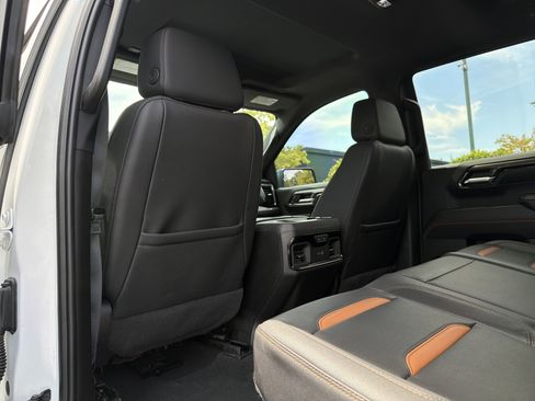 Used 2024 GMC Sierra 1500 AT4 w/ Technology Package AWD/4WD image 40