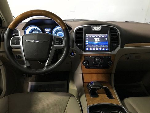 Used 2012 Chrysler 300 Limited w/ Luxury Group RWD image 21