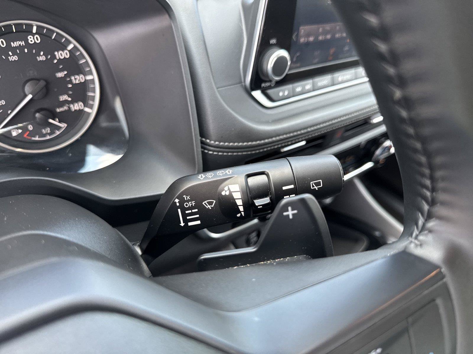 Used 2025 Nissan Rogue SV AWD/4WD image 15
