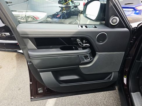 Used 2020 Land Rover Range Rover HSE image 11