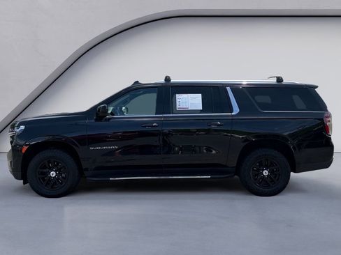 Used 2023 Chevrolet Suburban LT AWD/4WD image 2
