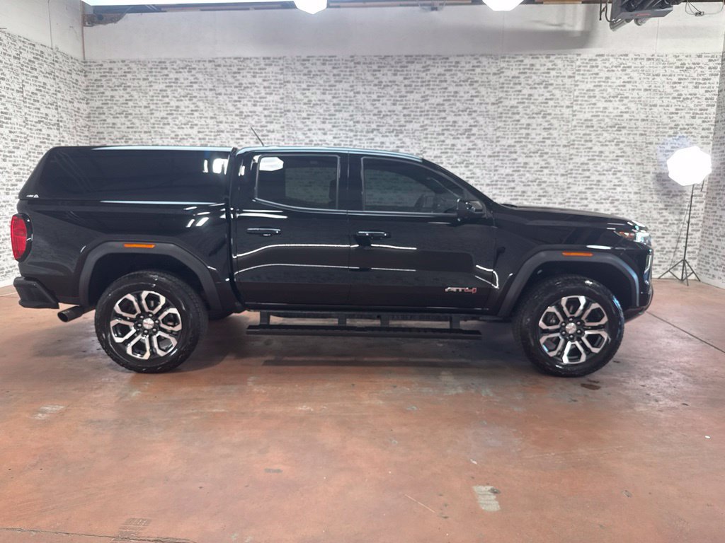 Used 2023 GMC Canyon AT4 w/ AT4 Premium Package AWD/4WD image 9