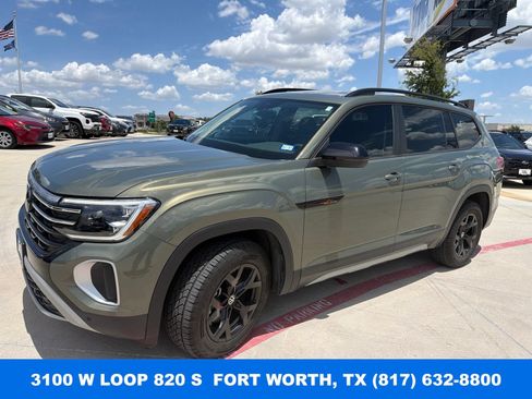 Used 2024 Volkswagen Atlas Peak Edition SE AWD/4WD image 1