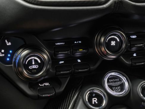 Used 2019 Aston Martin V8 Vantage Coupe RWD image 65