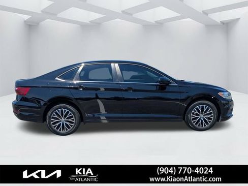 Used 2021 Volkswagen Jetta R-Line FWD image 4