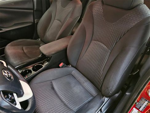 Used 2018 Toyota Prius Three image 22