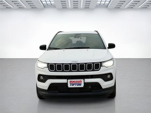 New 2026 Jeep Compass Latitude image 8