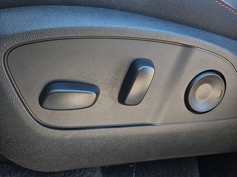 New 2026 Chevrolet Traverse LT image 14