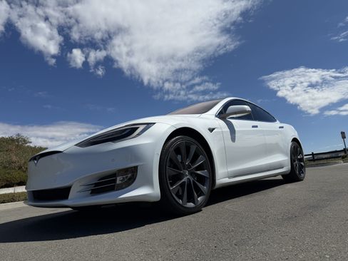 Used 2018 Tesla Model S 100D AWD/4WD image 2