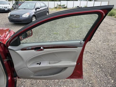 Used 2009 Buick Lucerne CXL FWD image 28