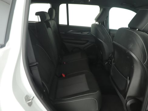 Certified 2024 Jeep Grand Cherokee Laredo w/ Luxury Tech Group I image 5