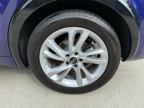 Used 2017 INFINITI QX30 Premium FWD image 7