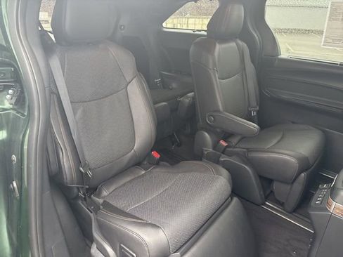 Used 2025 Toyota Sienna Platinum image 16