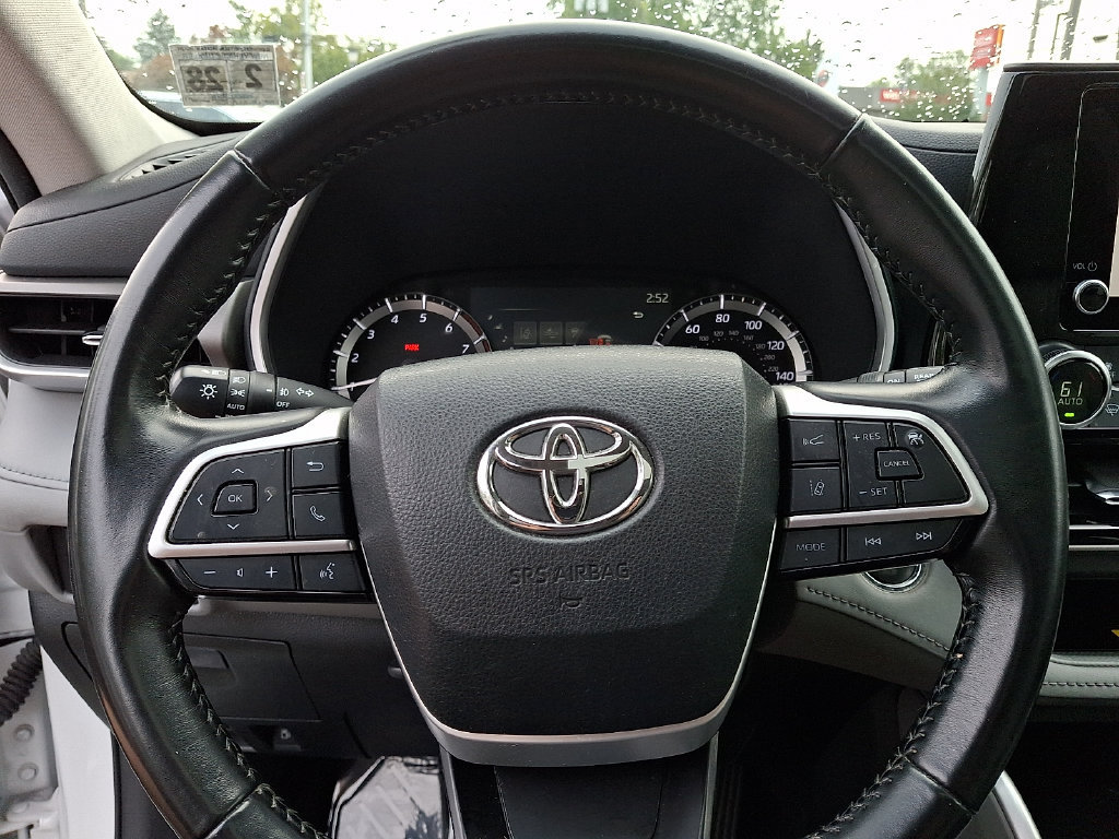 Used 2023 Toyota Highlander XLE AWD/4WD image 23