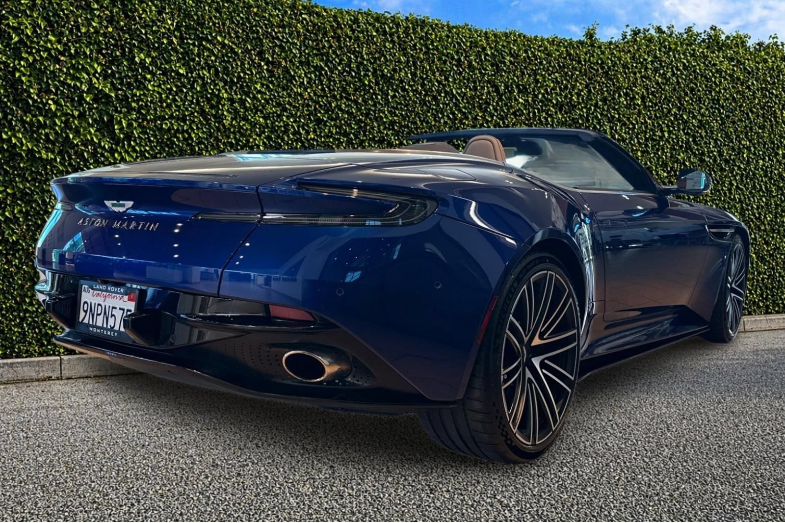 Used 2024 Aston Martin DB12 Convertible RWD image 3