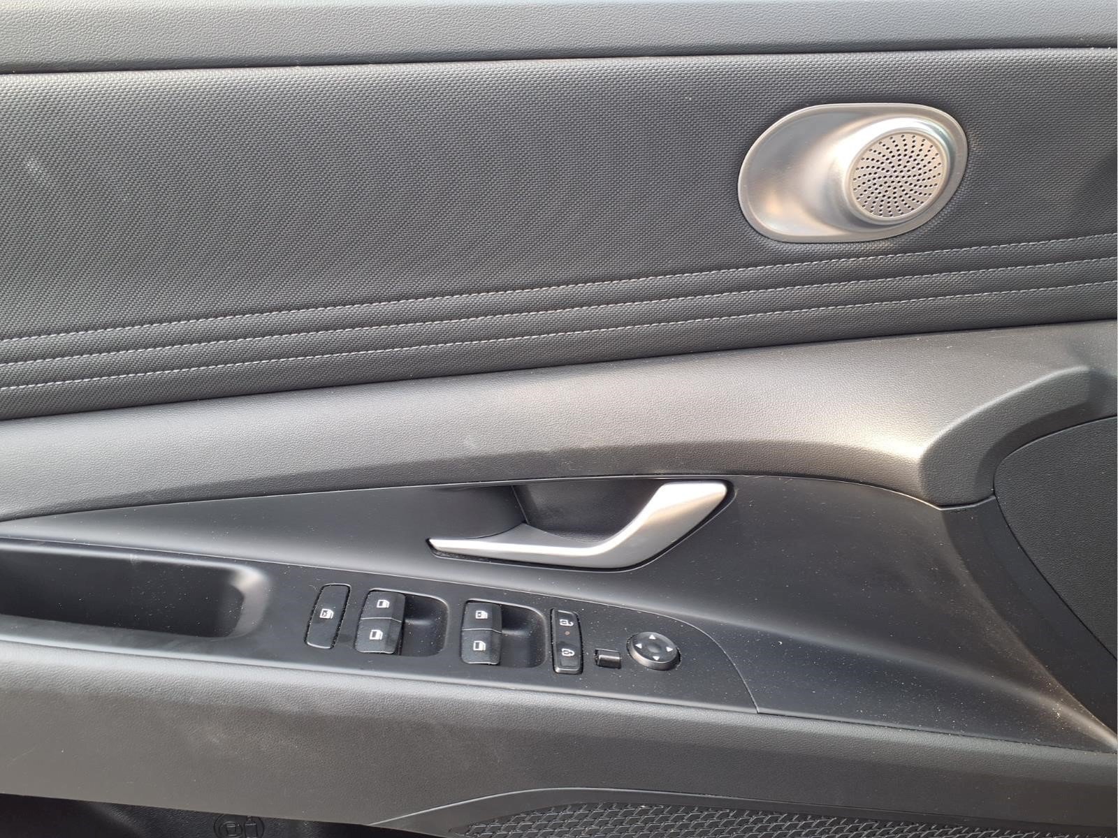 Used 2025 Hyundai Elantra SEL FWD image 22