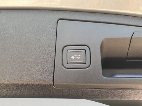 Used 2024 Cadillac XT4 Premium Luxury FWD image 27