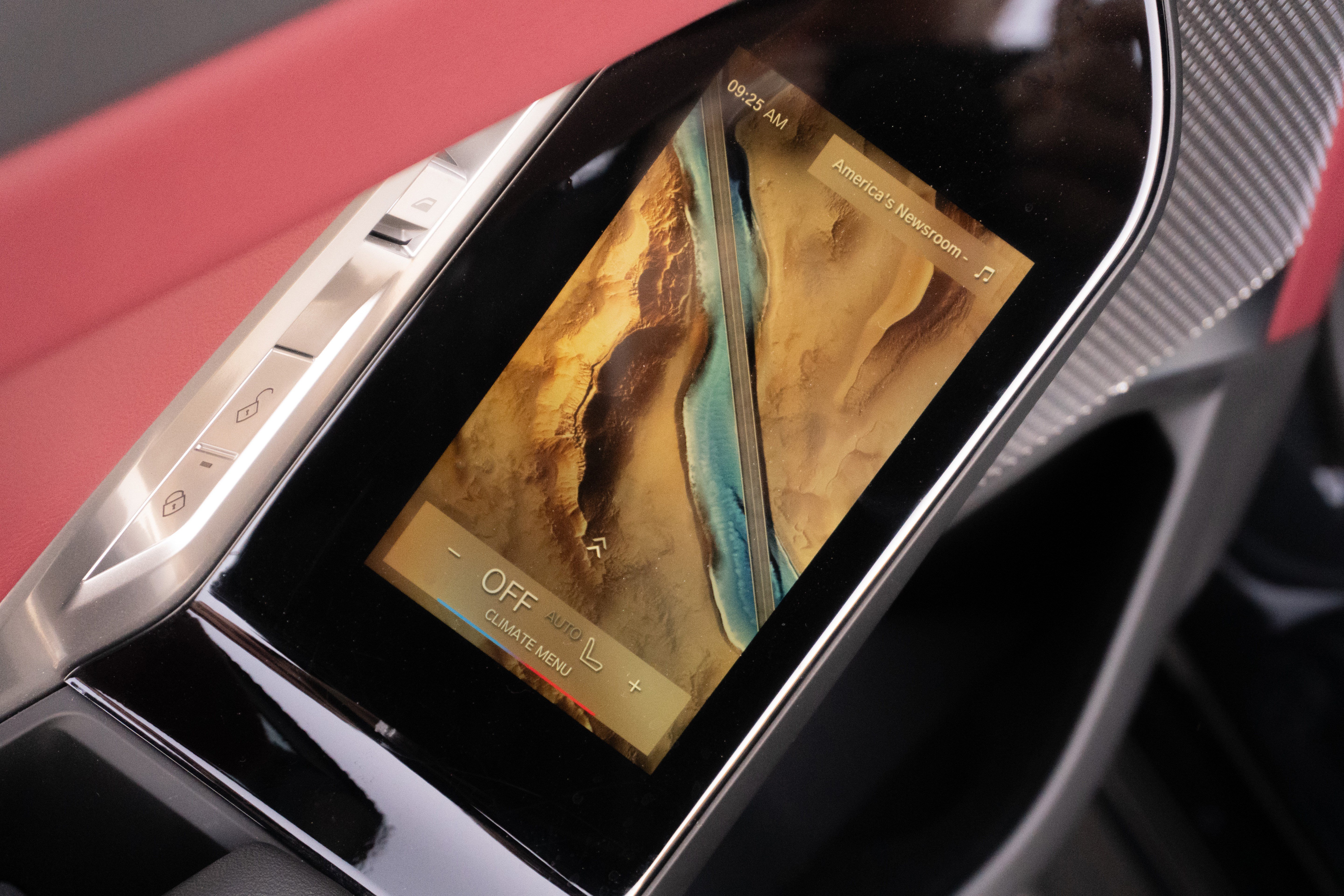 Certified 2024 BMW 740i w/ Premium Package 2 RWD image 32