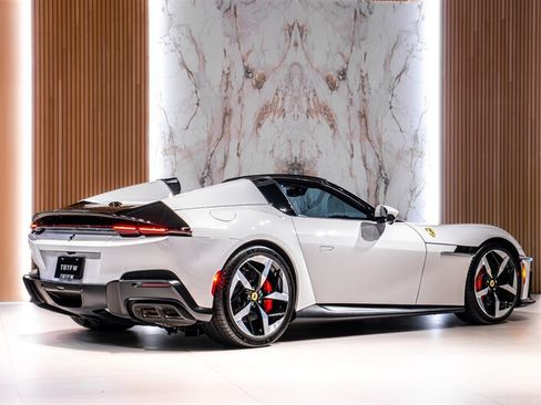 Used 2026 Ferrari 12Cilindri Spider RWD image 5