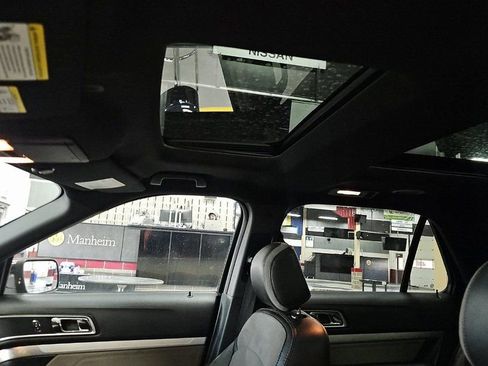 Used 2017 Ford Explorer XLT w/ Equipment Group 202A image 14