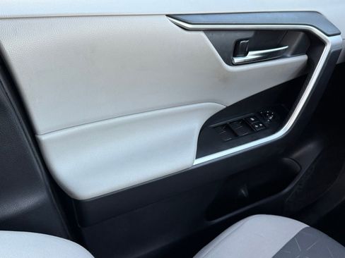Used 2020 Toyota RAV4 XLE w/ Convenience Package image 32