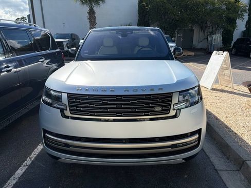 Used 2023 Land Rover Range Rover Long Wheelbase SE AWD/4WD image 2