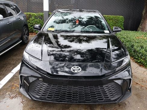 Used 2025 Toyota Camry SE FWD image 5