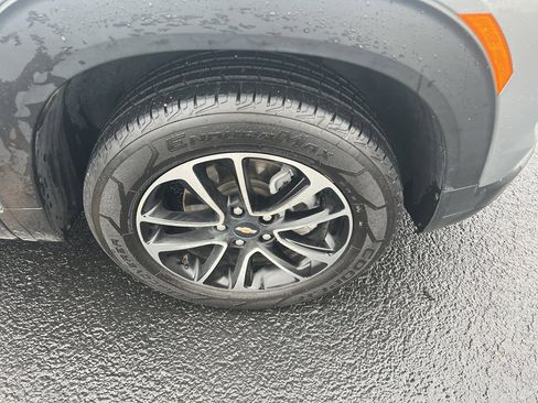 Used 2025 Chevrolet TrailBlazer LT image 2