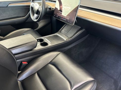 Used 2023 Tesla Model Y Long Range AWD/4WD image 18