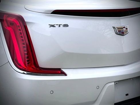 Used 2018 Cadillac XTS Luxury w/ Driver Awareness Package image 9
