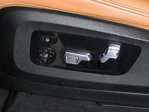 Certified 2023 BMW X7 xDrive40i w/ M Sport Package image 28