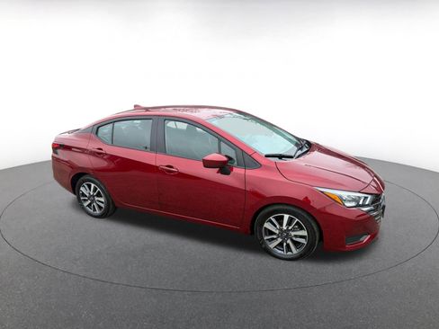 Used 2025 Nissan Versa SV image 1