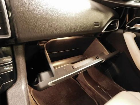 Used 2017 Jaguar F-PACE Prestige image 40