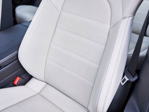 Used 2025 Porsche Panamera 4 w/ Premium Package image 51