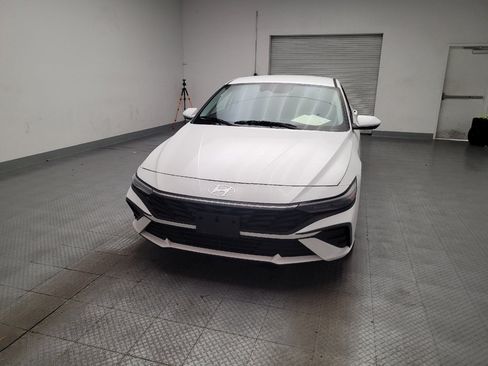 Used 2025 Hyundai Elantra SE FWD image 15