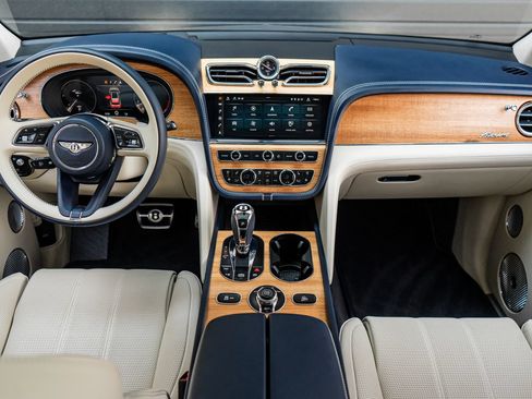 Certified 2023 Bentley Bentayga AWD/4WD image 4