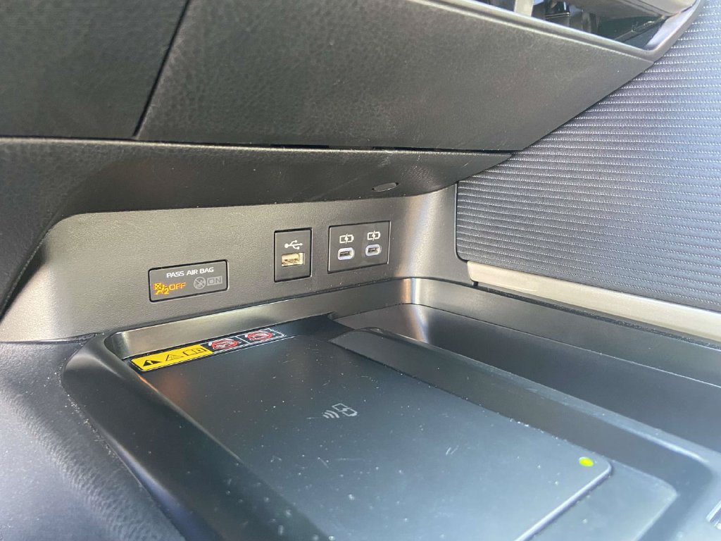Used 2025 Toyota Camry SE w/ Convenience Package FWD image 25