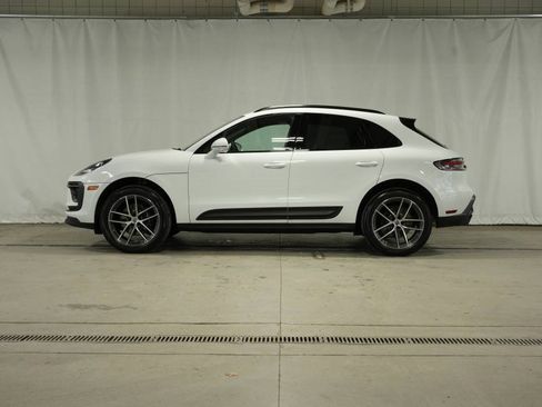 New 2026 Porsche Macan image 2
