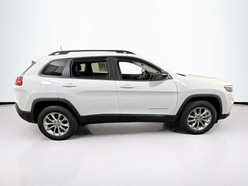 Used 2022 Jeep Cherokee Latitude Lux w/ Mopar Interior Package AWD/4WD image 4