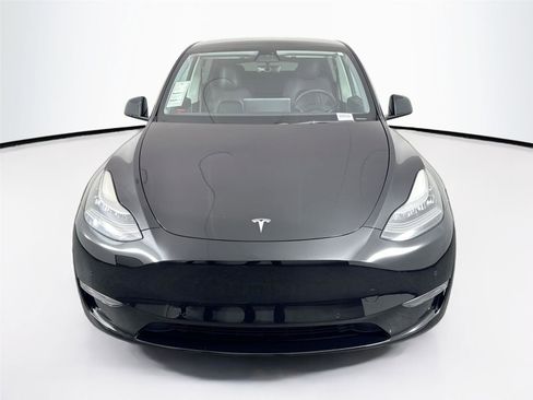 Used 2021 Tesla Model Y Long Range image 9